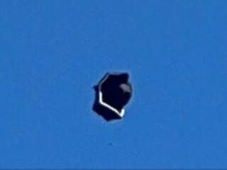 謎の“変形UFO”出現か？ 音もなく空を漂う正体不明の物体＝米フロリダ